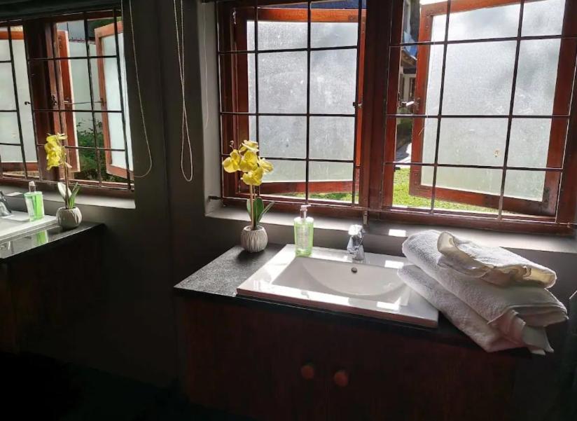 Mead, Pinelands Homestay *