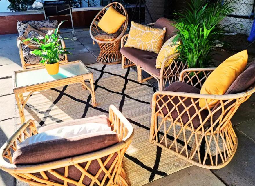 Mead, Pinelands Homestay